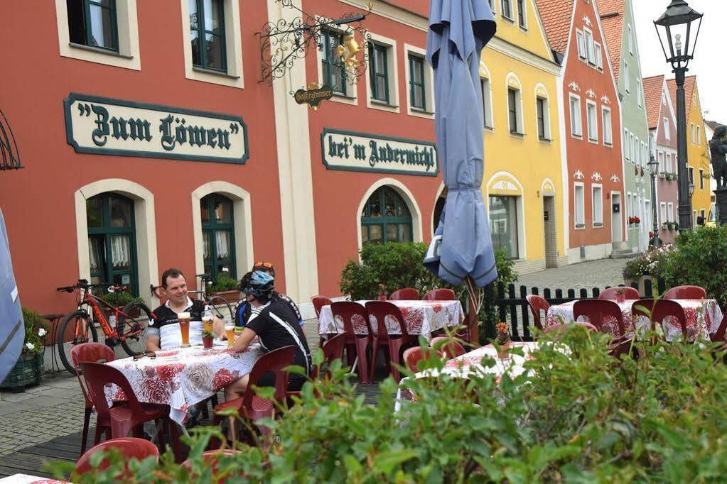 Hotel Gasthof Zum Lowen Velburg Exterior photo